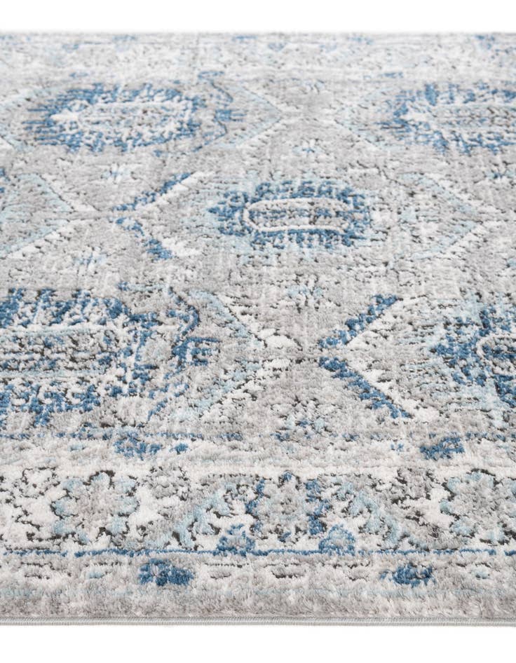 Detail image of 5' 4 x 7' 4 Nyla Rug