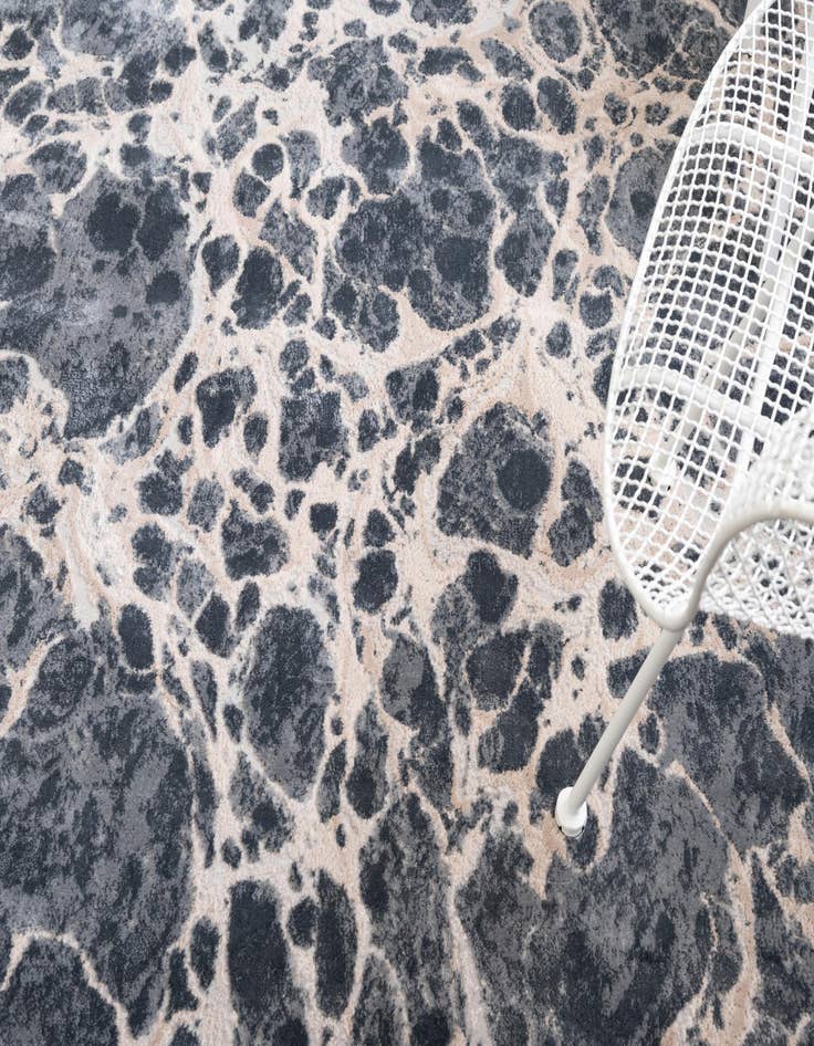 Detail image of 7' x 10' Oasis Rug