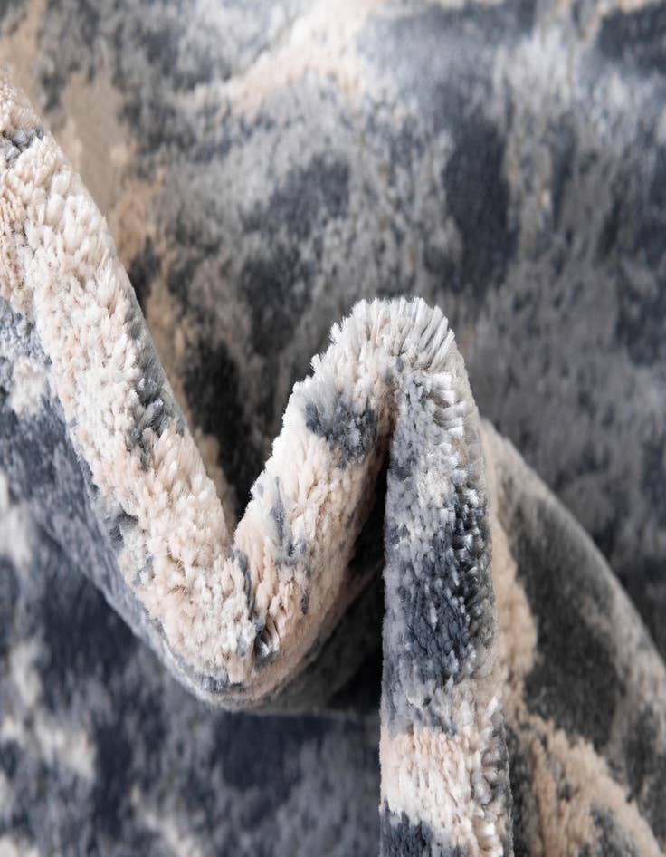 Detail image of 7' x 10' Oasis Rug