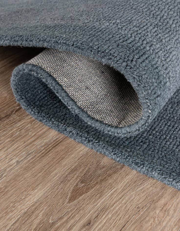 Detail image of 5' 1 x 8' Ombre Wool Rug