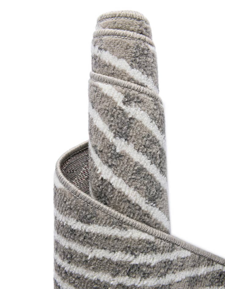 Detail image of 10' x 14' Oslo Rug