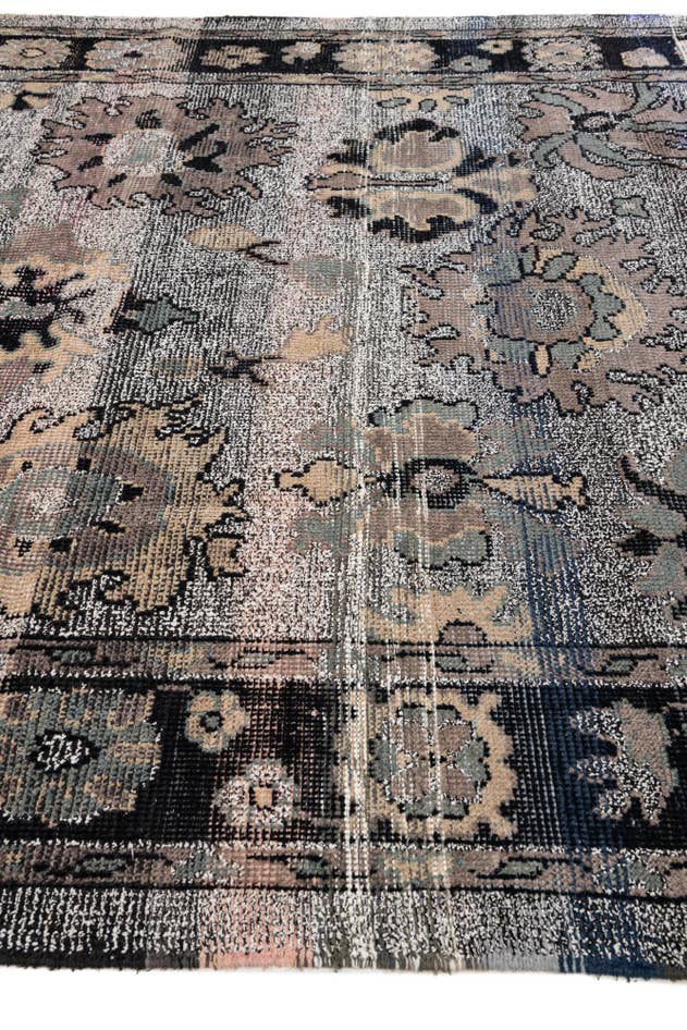 Detail image of 8' 3 x 10' 3 Hand Knotted Oushak Wool Rug