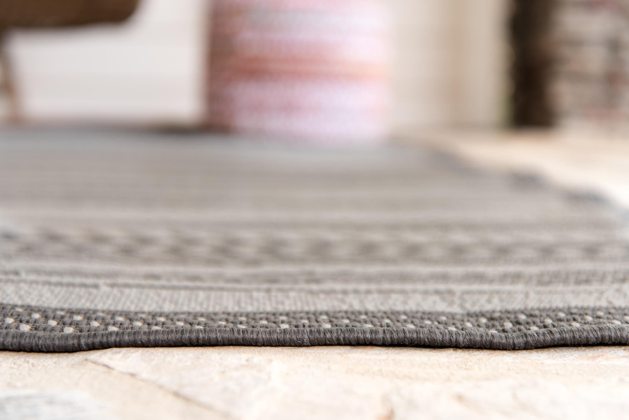 5' 3 x 8' Easy-Clean Border Indoor / Outdoor Rug