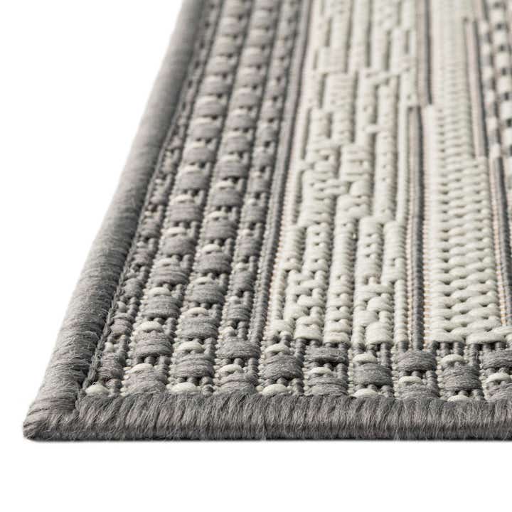 7' x 10' Easy-Clean Border Indoor / Outdoor Rug