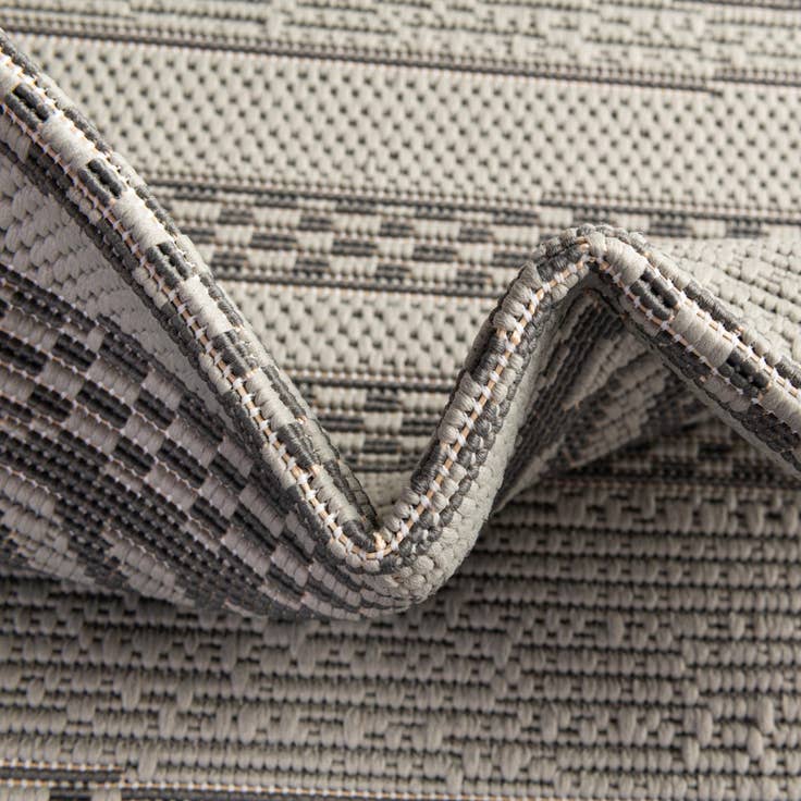 Detail image of 7' x 10' Easy-Clean Border Indoor / Outdoor Rug