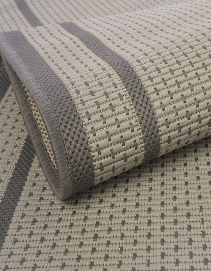 Detail image of 4' x 6' Easy-Clean Border Indoor / Outdoor Rug