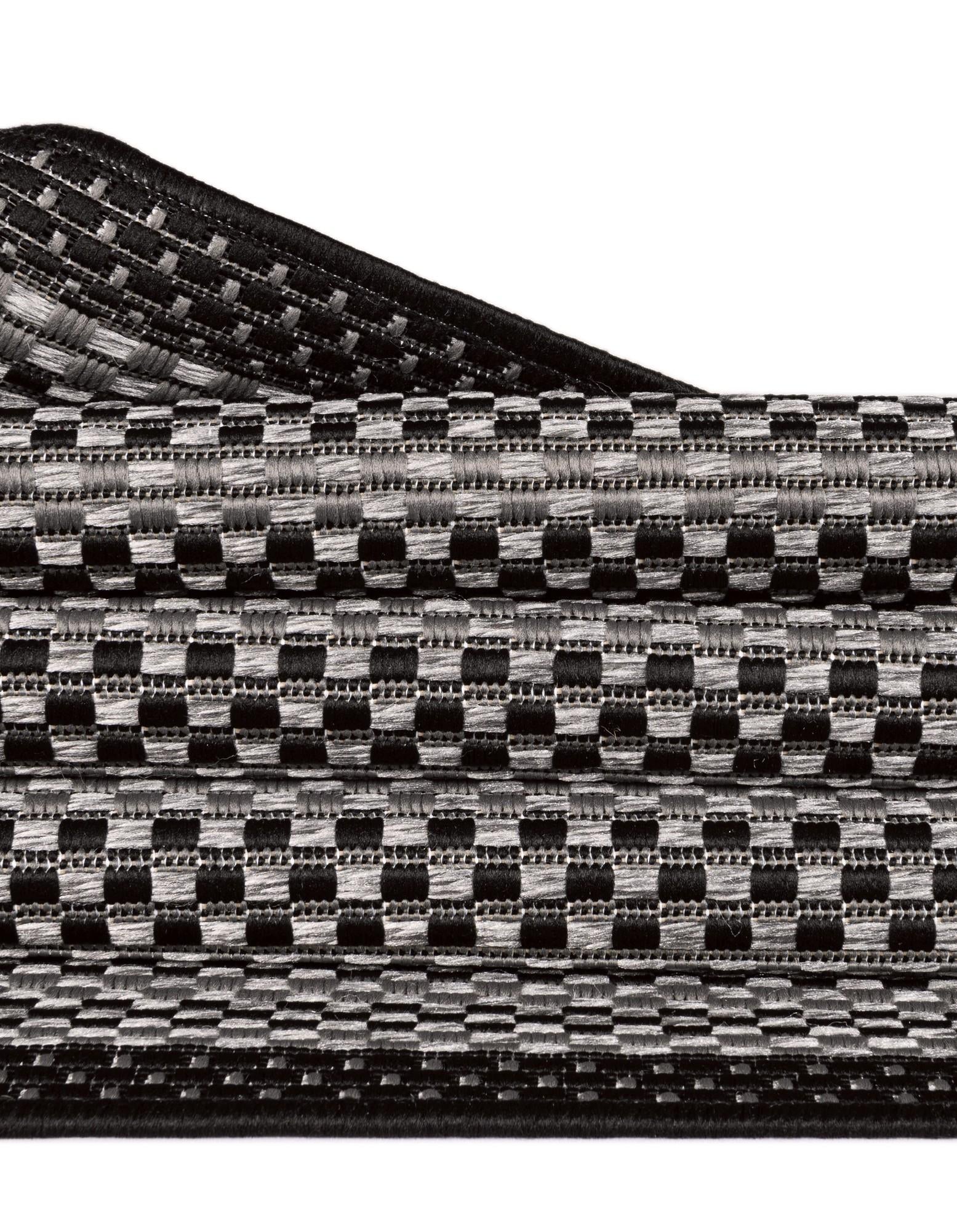 6' x 9' Easy-Clean Border Indoor / Outdoor Rug