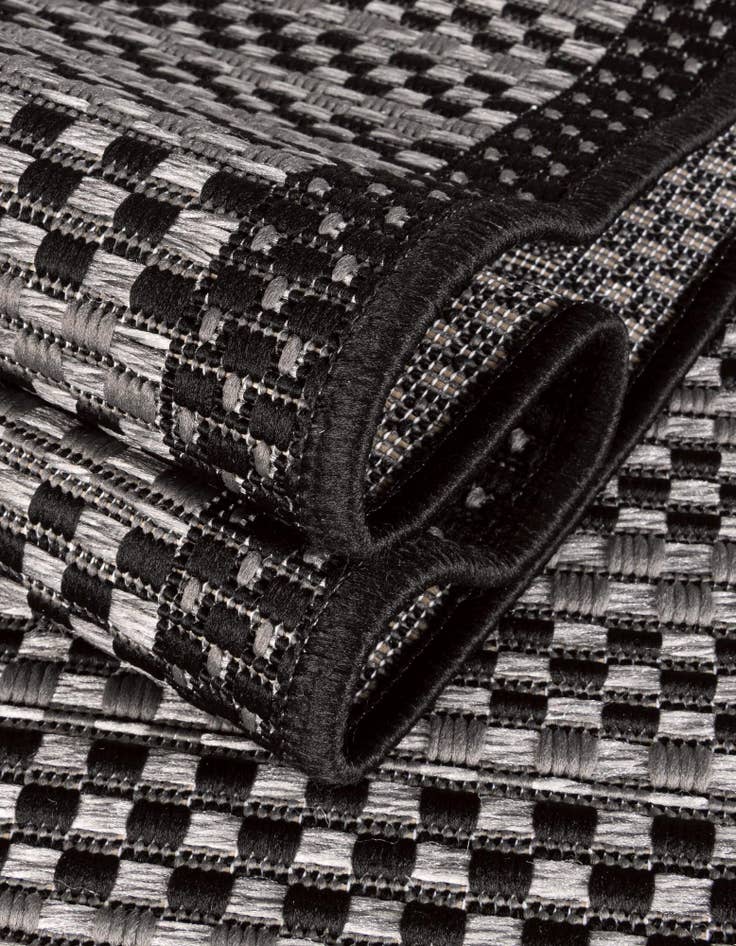 Detail image of 6' x 9' Easy-Clean Border Indoor / Outdoor Rug