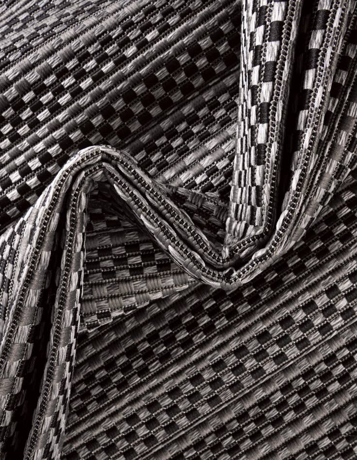 Detail image of 6' x 9' Easy-Clean Border Indoor / Outdoor Rug