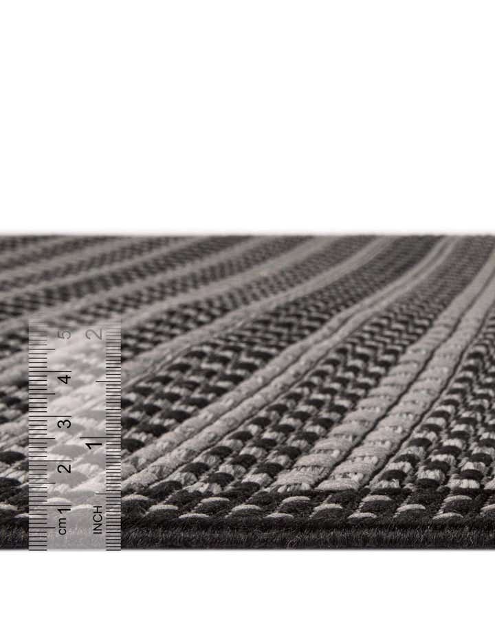 6' x 9' Easy-Clean Border Indoor / Outdoor Rug