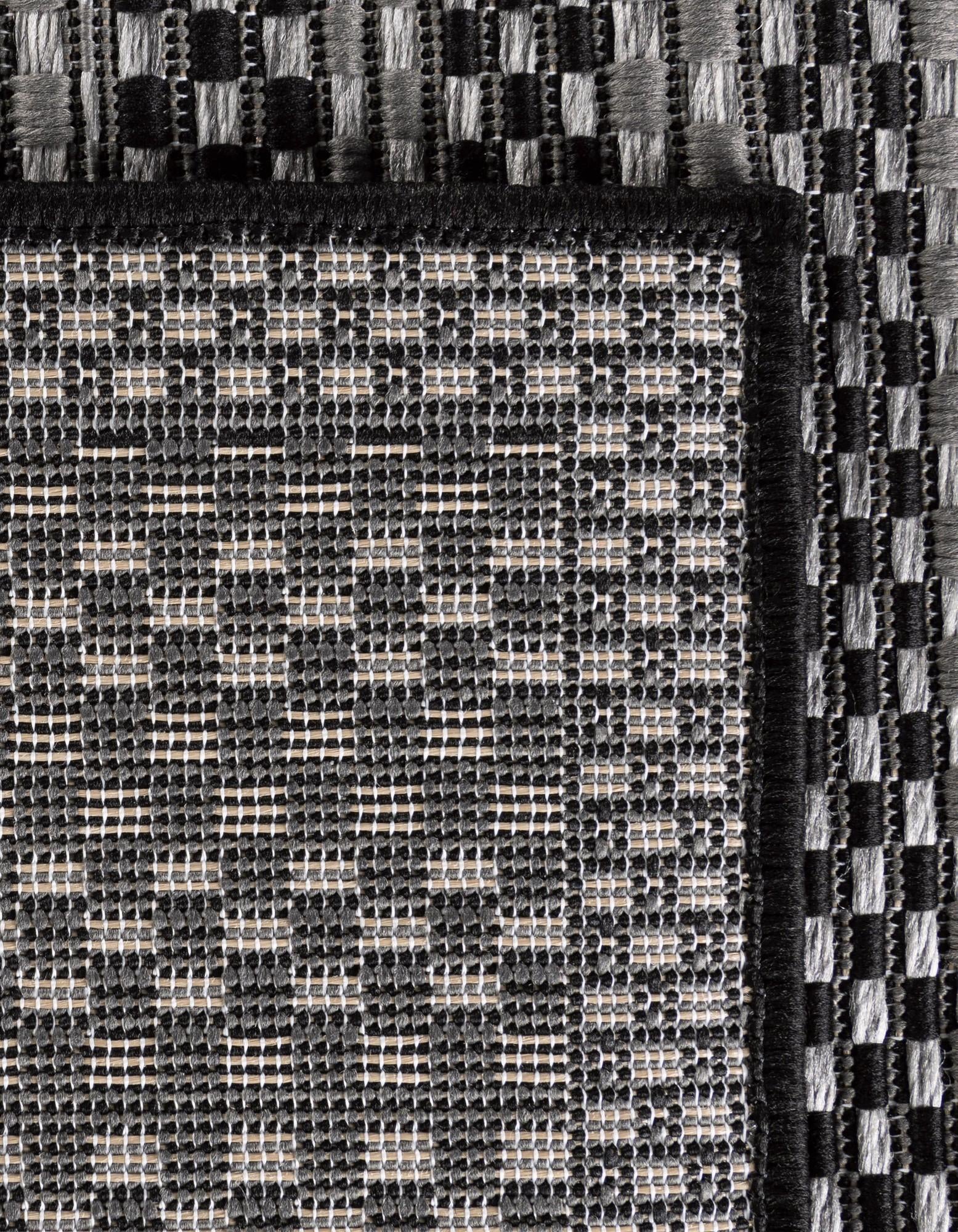 6' x 9' Easy-Clean Border Indoor / Outdoor Rug