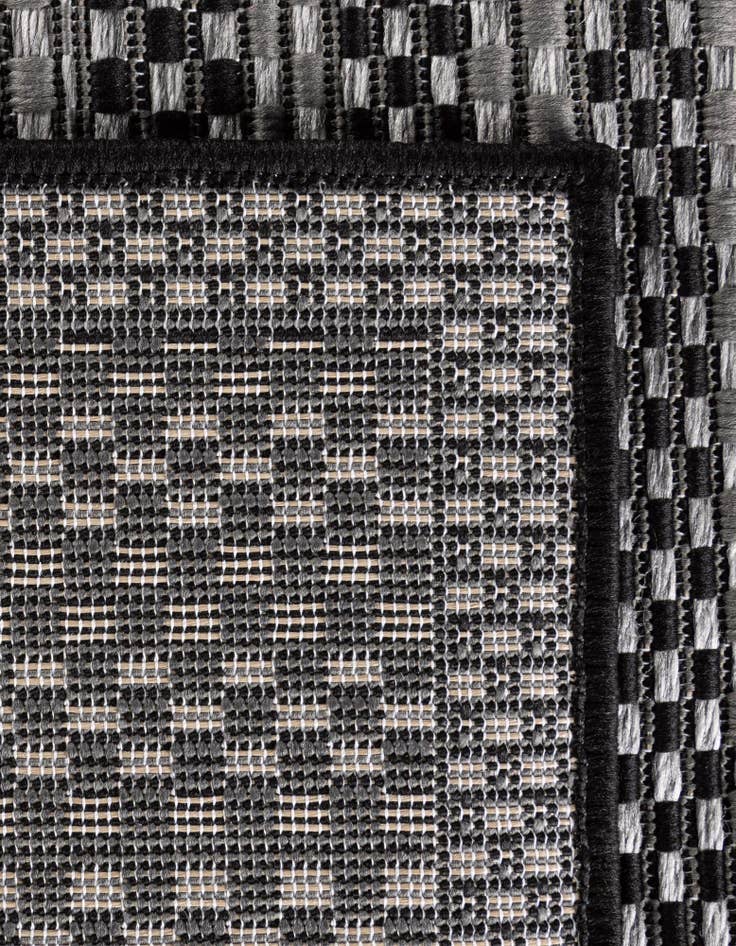 Detail image of 6' x 9' Easy-Clean Border Indoor / Outdoor Rug
