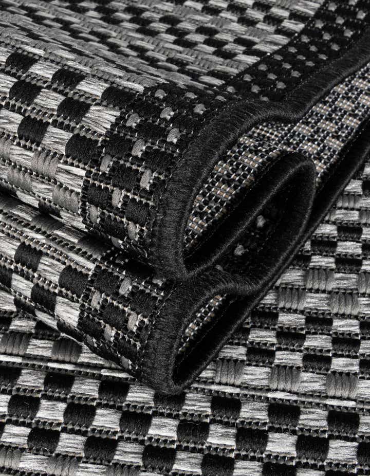 7' x 10' Easy-Clean Border Indoor / Outdoor Rug