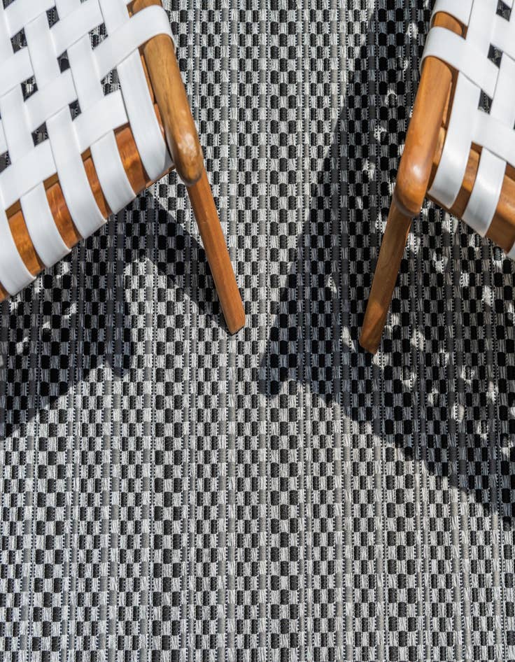 Detail image of 7' x 10'  Washable Border Indoor / Outdoor Rug