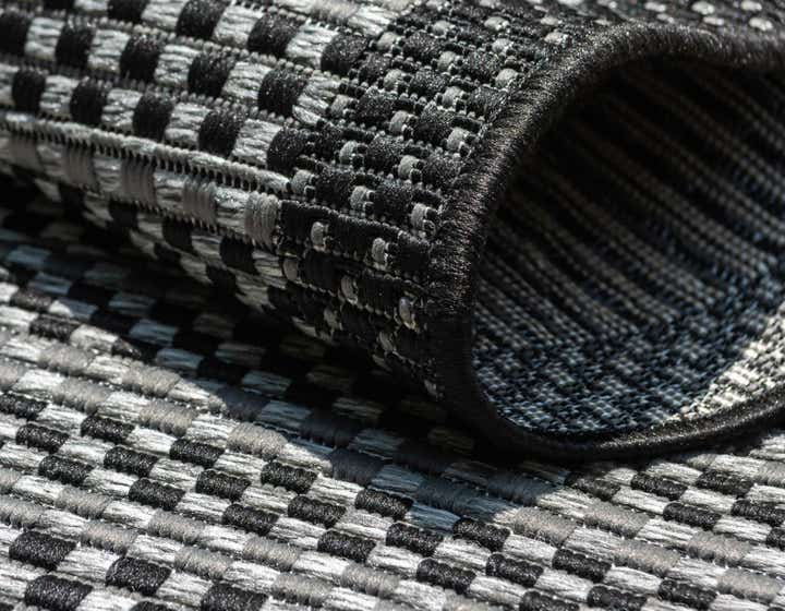 7' x 10' Easy-Clean Border Indoor / Outdoor Rug