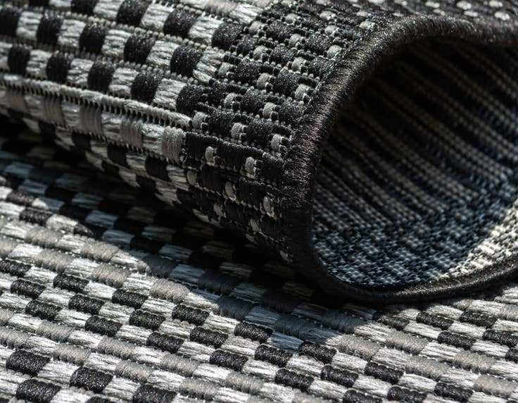 Detail image of 5' 3 x 8' Easy-Clean Border Indoor / Outdoor Rug