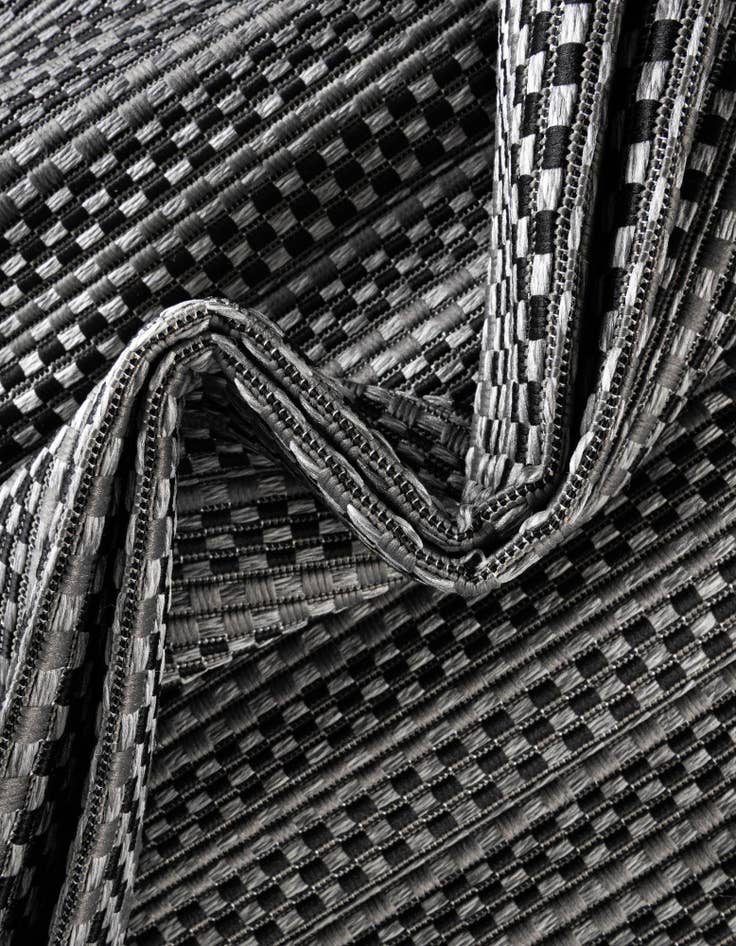 Detail image of 7' x 10' Easy-Clean Border Indoor / Outdoor Rug