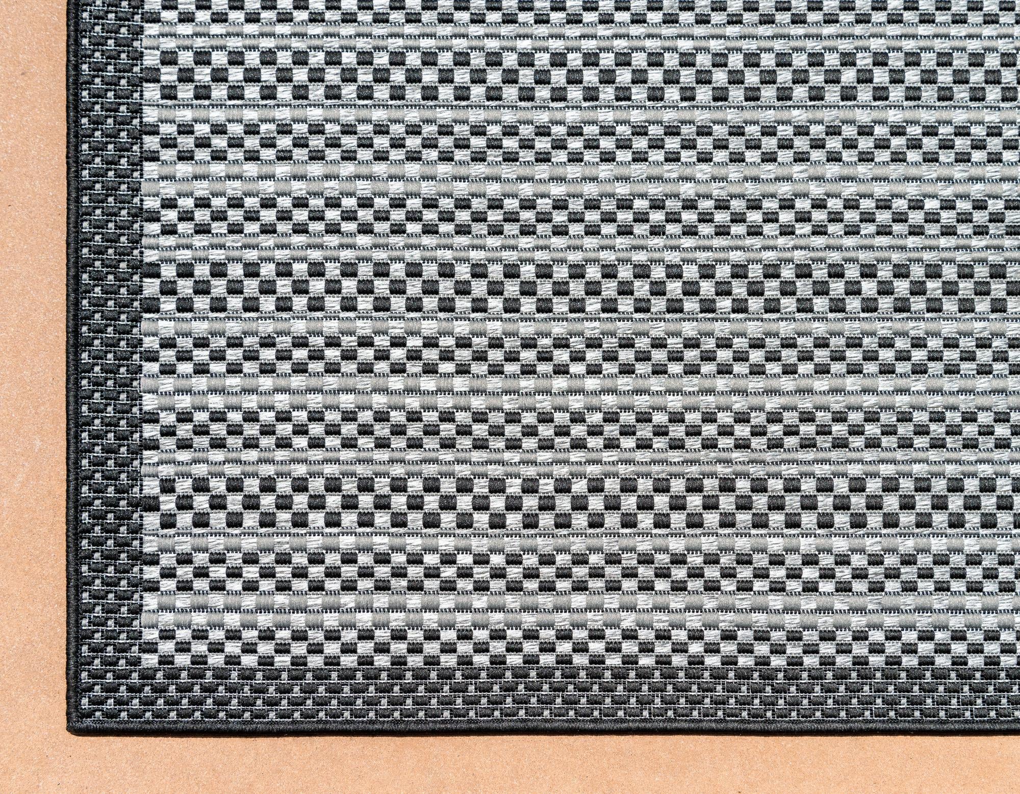 5' 3 x 8' Easy-Clean Border Indoor / Outdoor Rug
