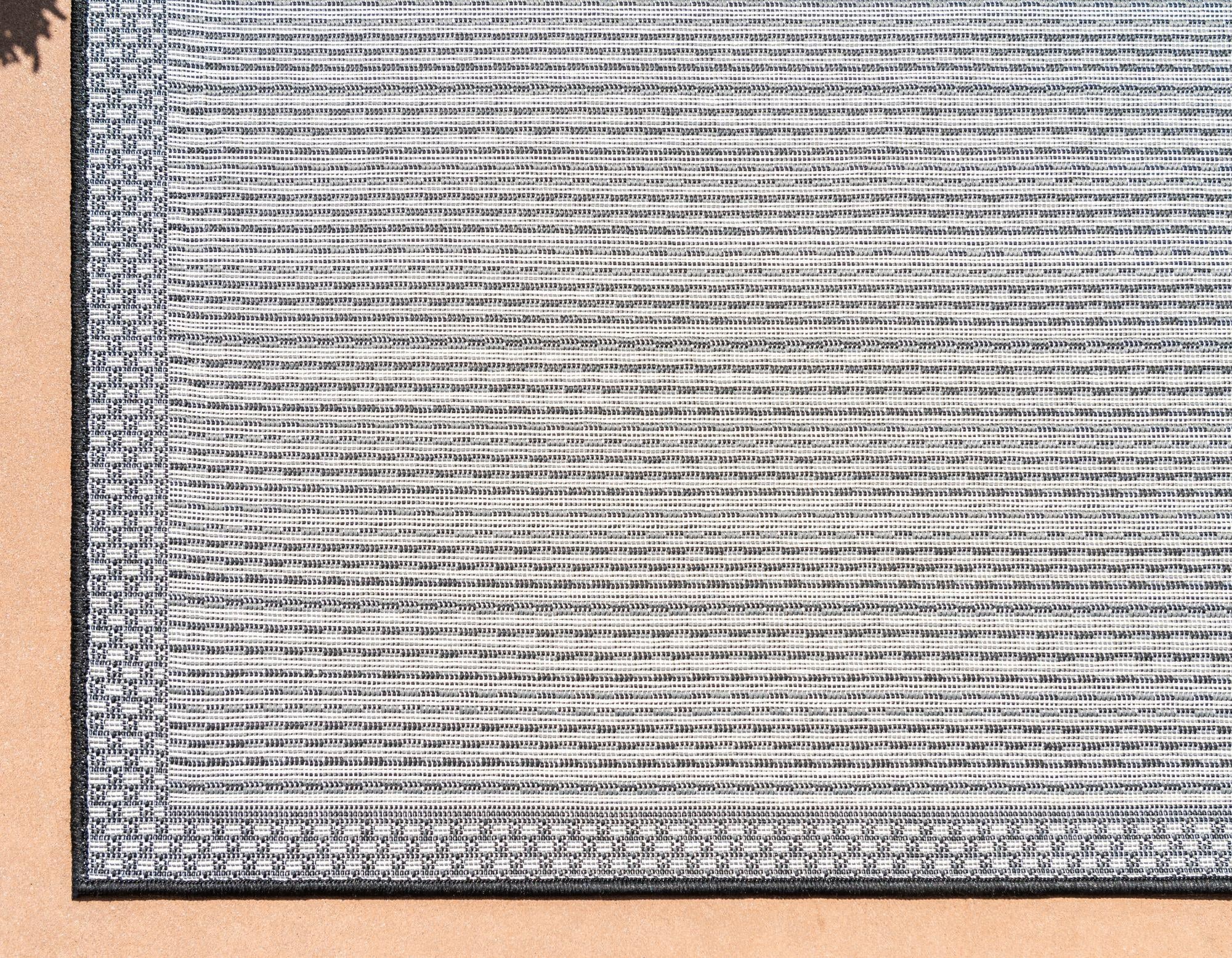 5' 3 x 8' Easy-Clean Border Indoor / Outdoor Rug