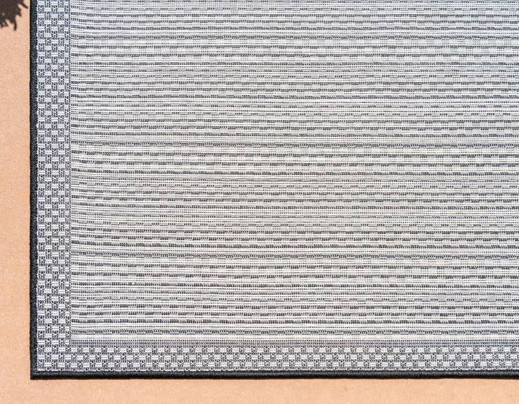 Detail image of 6' x 9' Easy-Clean Border Indoor / Outdoor Rug