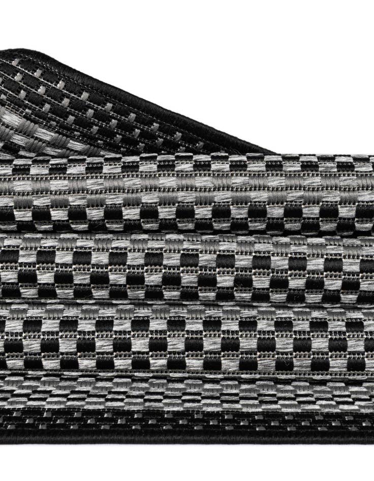 Detail image of 5' 3 x 8' Easy-Clean Border Indoor / Outdoor Rug