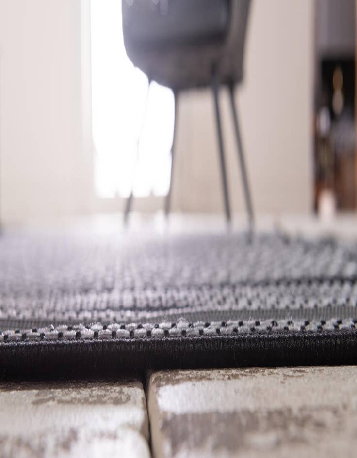 Detail image of 4' x 6'  Washable Border Indoor / Outdoor Rug