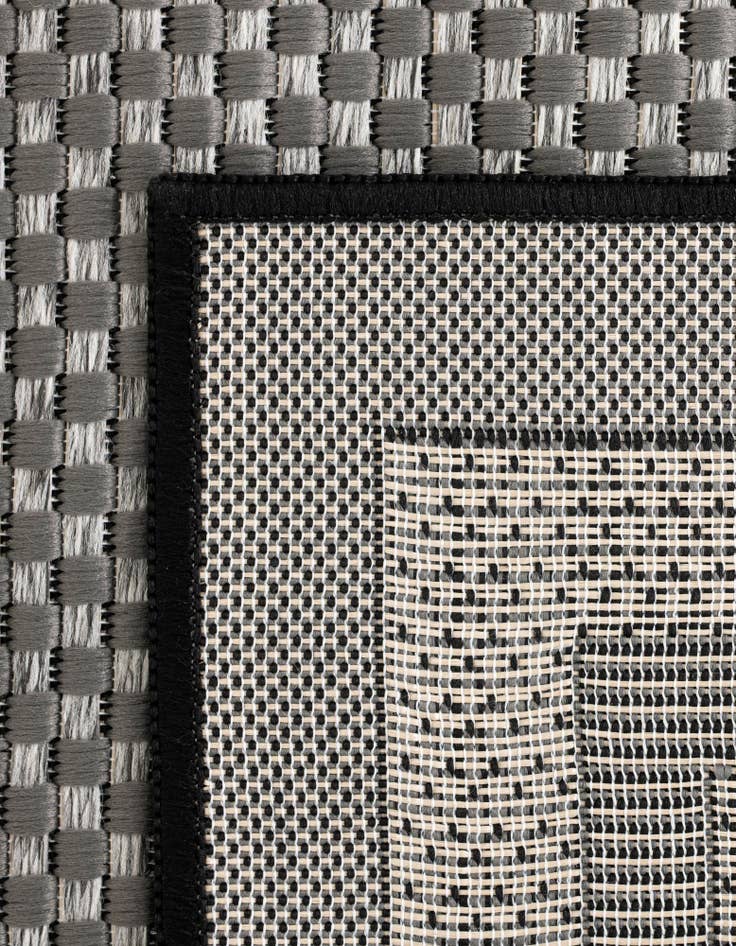 Detail image of 6' x 9' Easy-Clean Border Indoor / Outdoor Rug