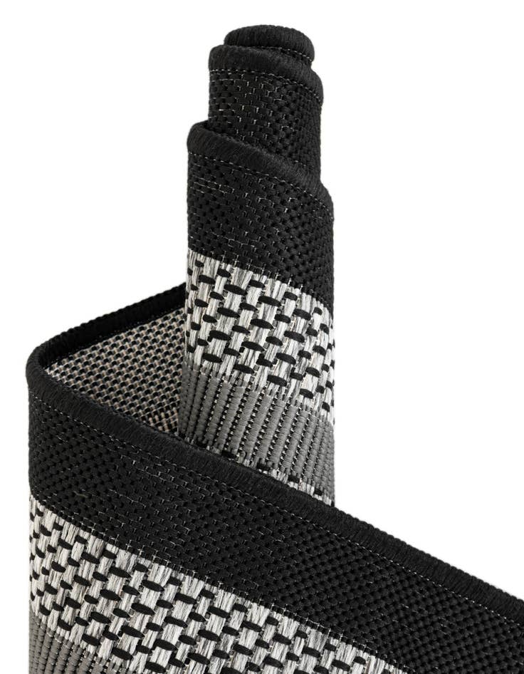 Detail image of 4' x 6' Easy-Clean Border Indoor / Outdoor Rug