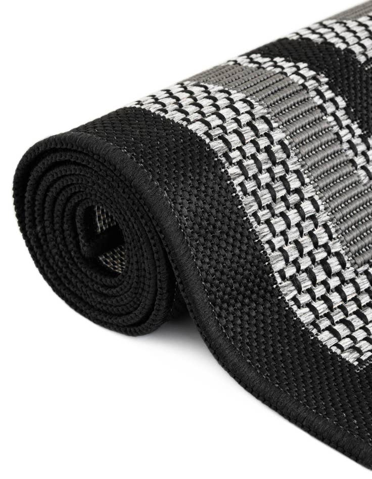 Detail image of 3' 3 x 5' Easy-Clean Border Indoor / Outdoor Rug