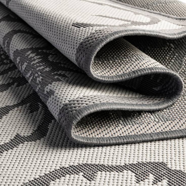 Detail image of 7' x 10' Easy-Clean Botanical Indoor / Outdoor Rug