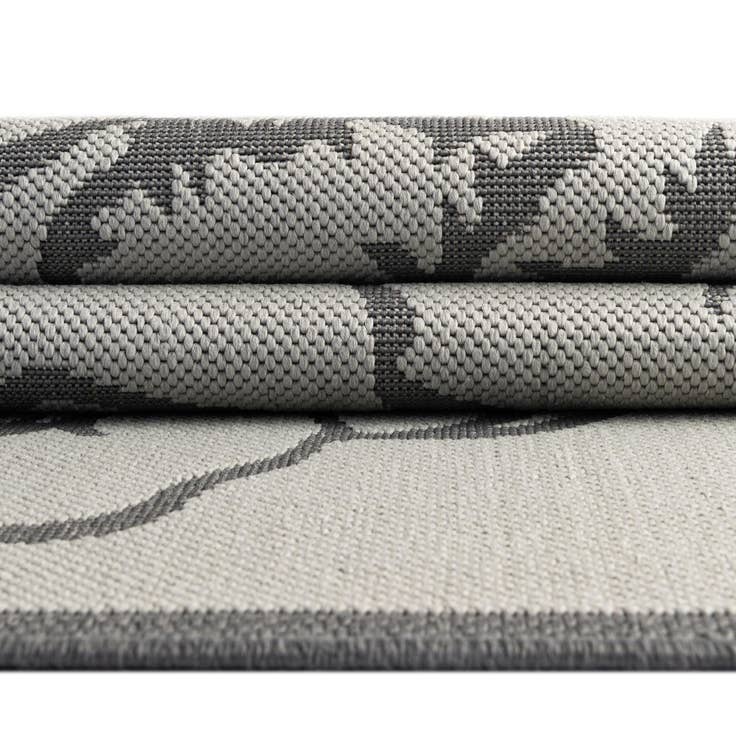 Detail image of 7' x 10' Easy-Clean Botanical Indoor / Outdoor Rug