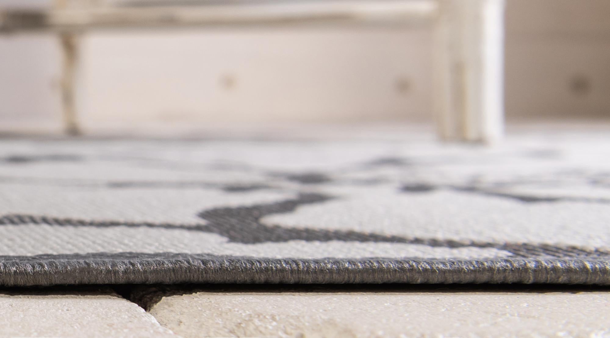 7' x 10' Easy-Clean Botanical Indoor / Outdoor Rug