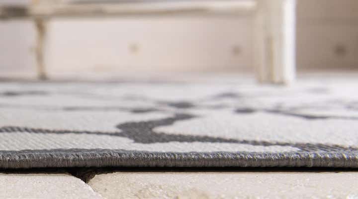 7' x 10' Easy-Clean Botanical Indoor / Outdoor Rug