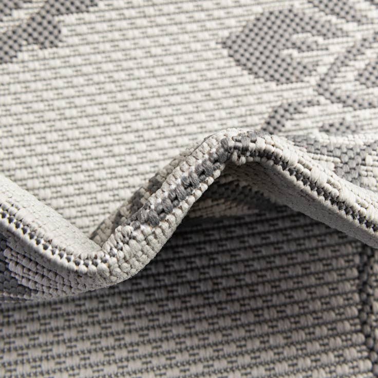 Detail image of 6' x 9' Easy-Clean Botanical Indoor / Outdoor Rug