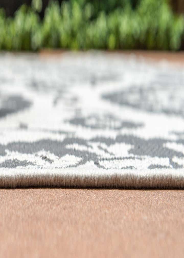 5' 3 x 8' Easy-Clean Botanical Indoor / Outdoor Rug