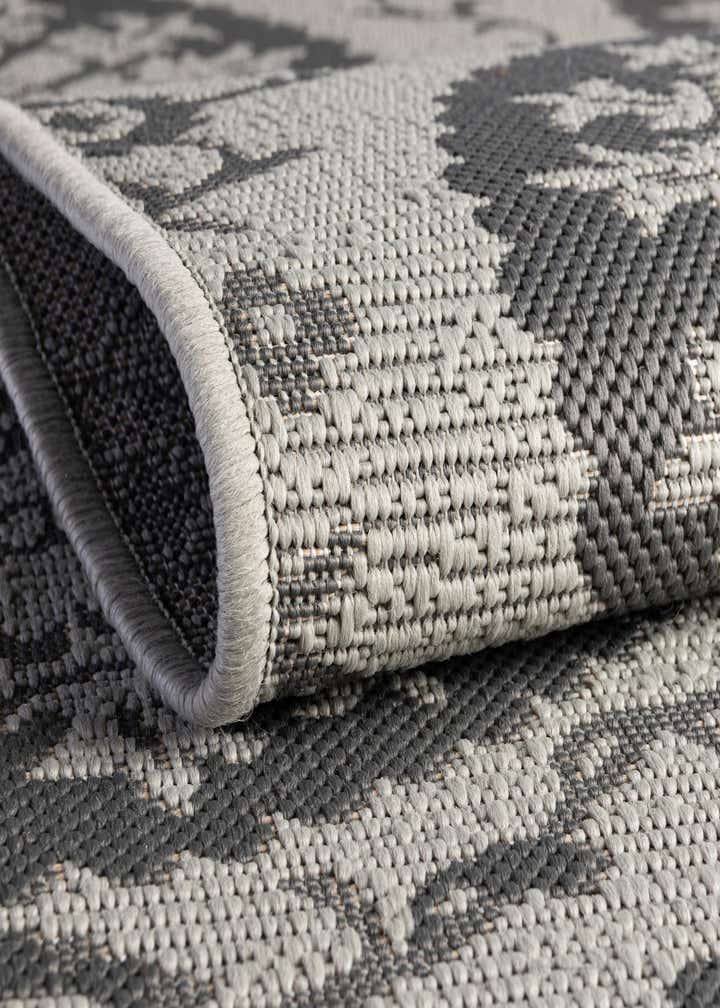 5' 3 x 8' Easy-Clean Botanical Indoor / Outdoor Rug