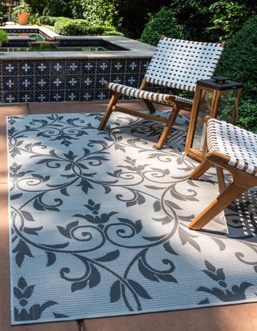 5' 3 x 8' Easy-Clean Botanical Indoor / Outdoor Rug