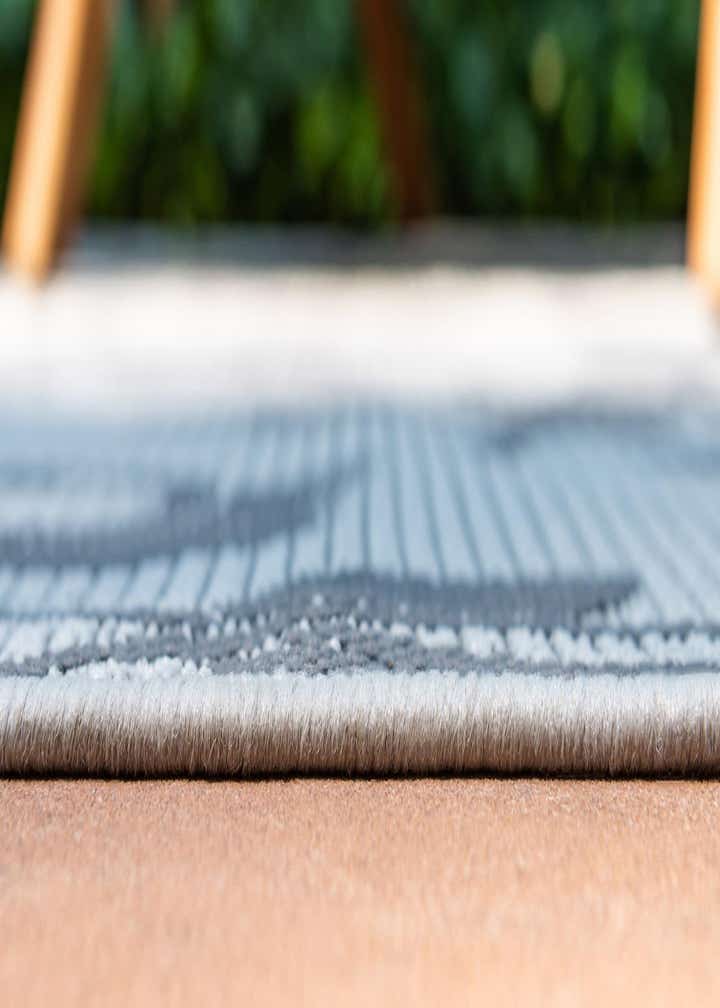 2' 2 x 3' Easy-Clean Botanical Indoor / Outdoor Rug
