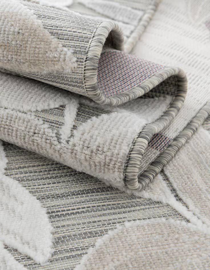 Detail image of 2' 2 x 3' Easy-Clean Botanical Indoor / Outdoor Rug