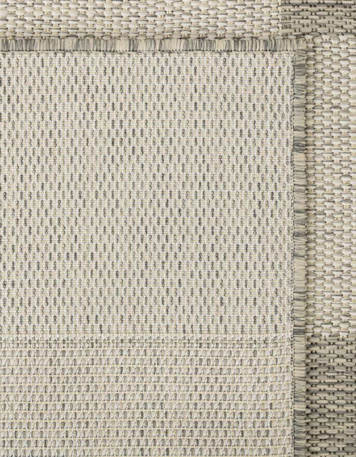 5' 3 x 8' Easy-Clean Checkered Indoor / Outdoor Rug