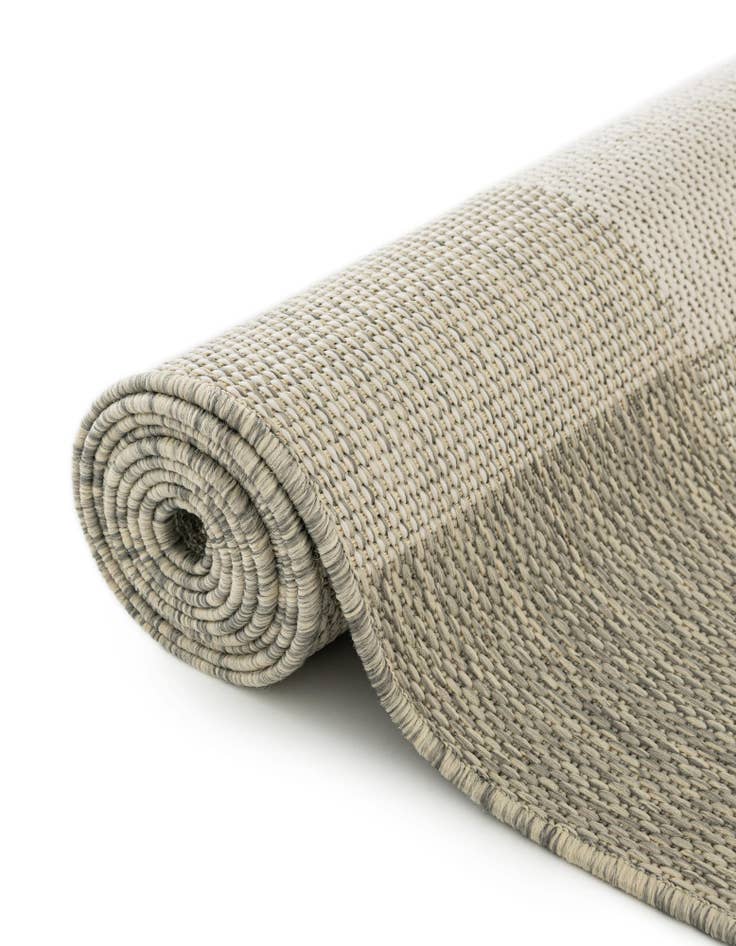 Detail image of 5' 3 x 7' Easy-Clean Checkered Indoor / Outdoor Rug