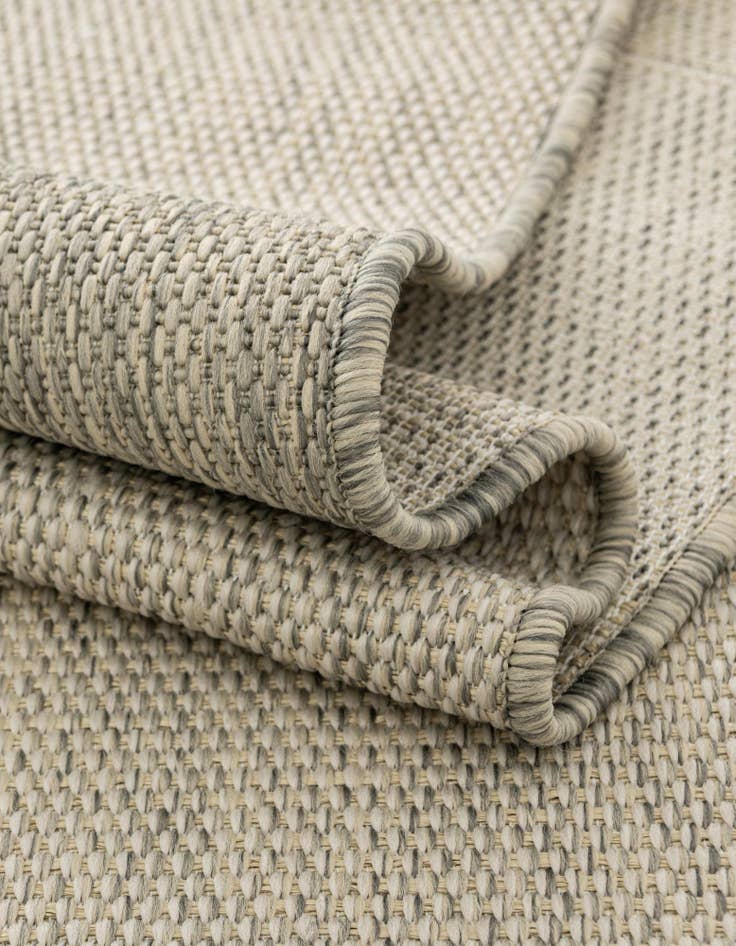 Detail image of 5' 3 x 7' Easy-Clean Checkered Indoor / Outdoor Rug