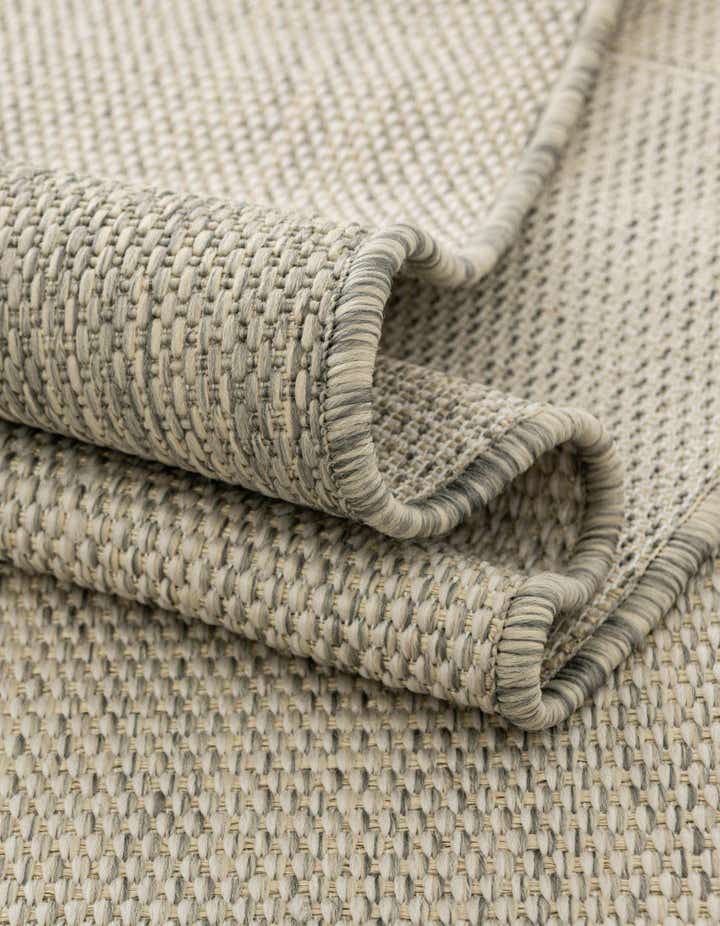 5' 3 x 8' Easy-Clean Checkered Indoor / Outdoor Rug