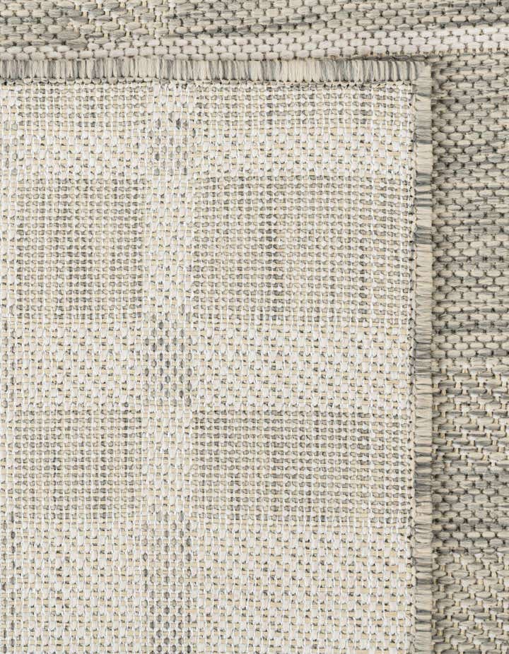 6' x 9' Easy-Clean Checkered Indoor / Outdoor Rug