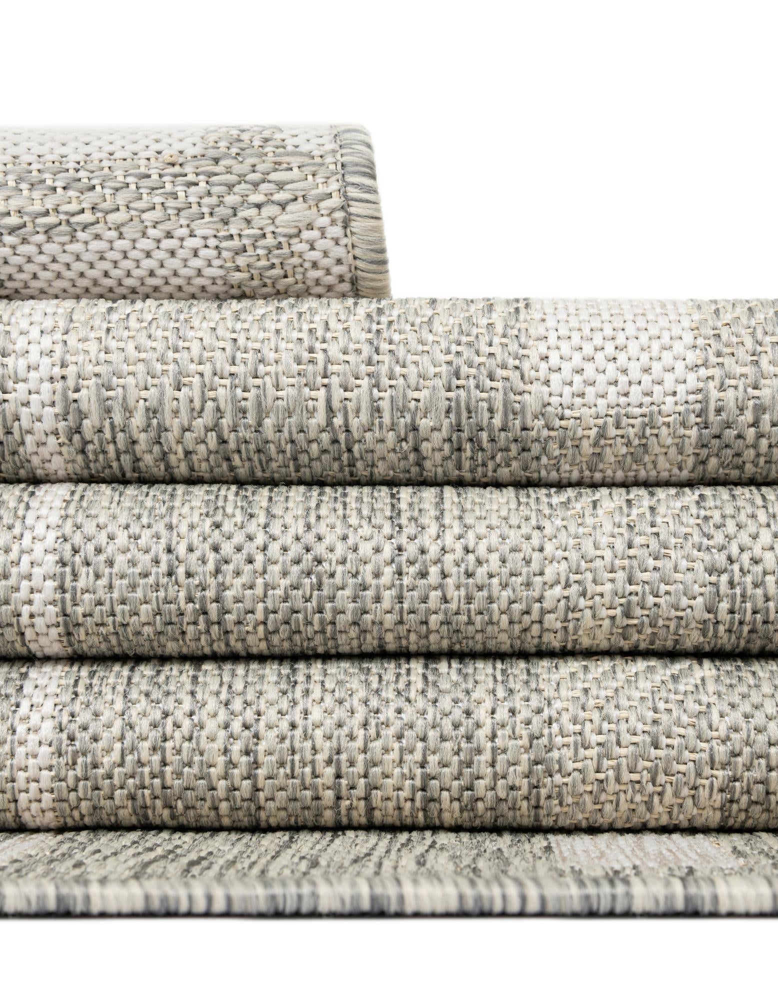 4' x 6' Easy-Clean Checkered Indoor / Outdoor Rug