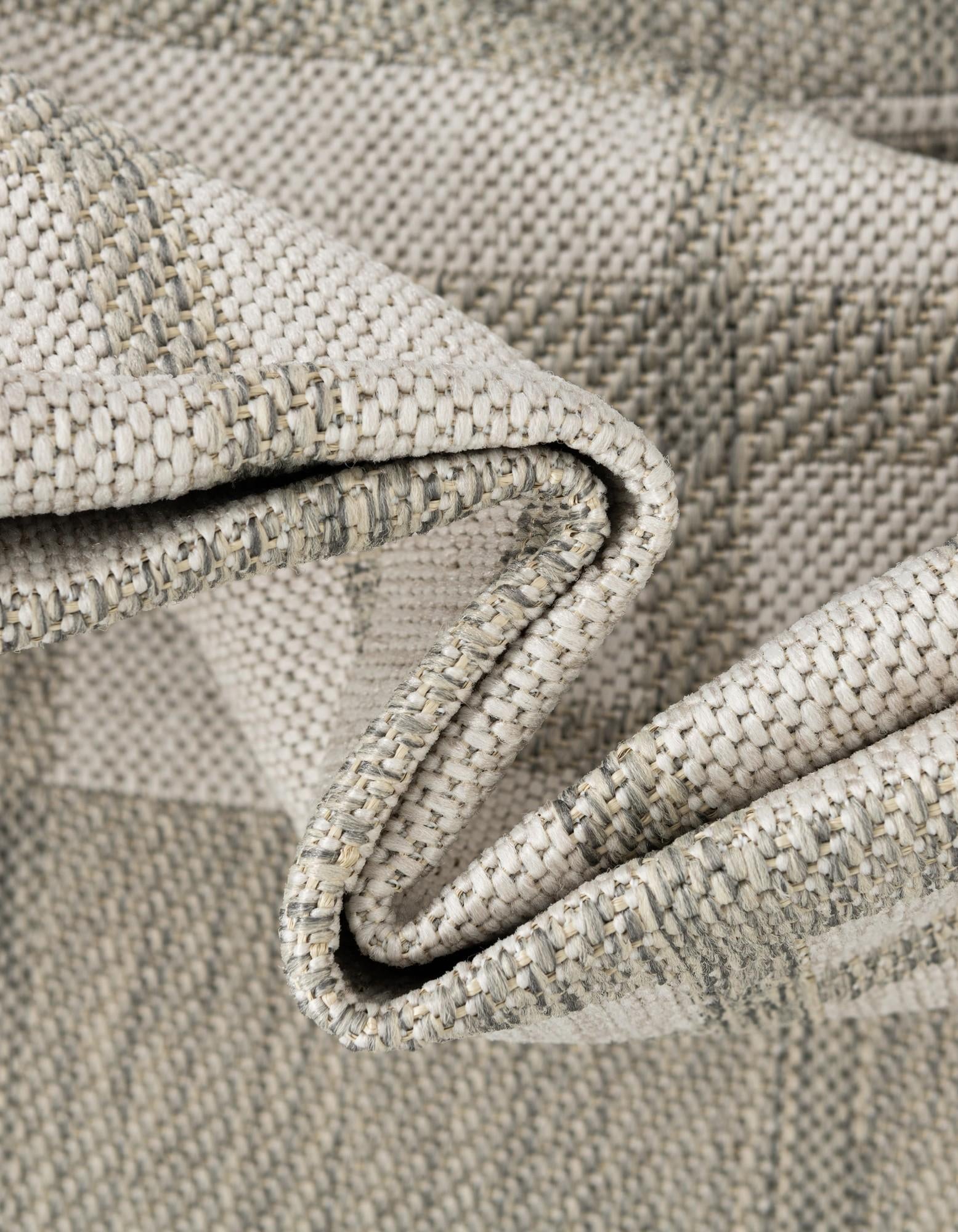 7' 10 x 10' Easy-Clean Checkered Indoor / Outdoor Rug