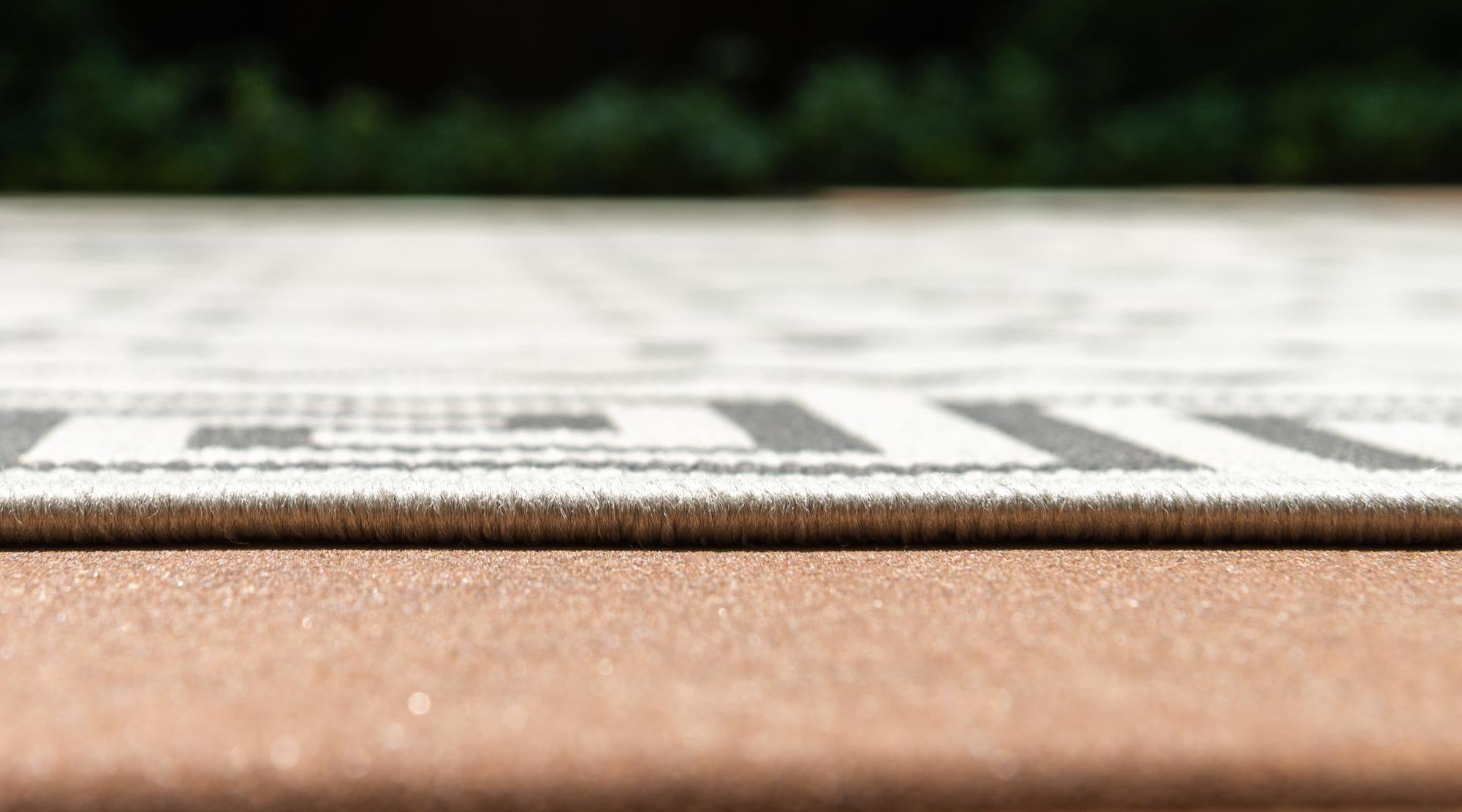 3' 3 x 5' Easy-Clean Lattice Indoor / Outdoor Rug