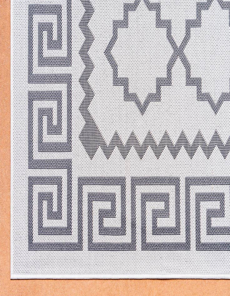 Detail image of 2' 2 x 3' Washable Lattice Indoor / Outdoor Rug