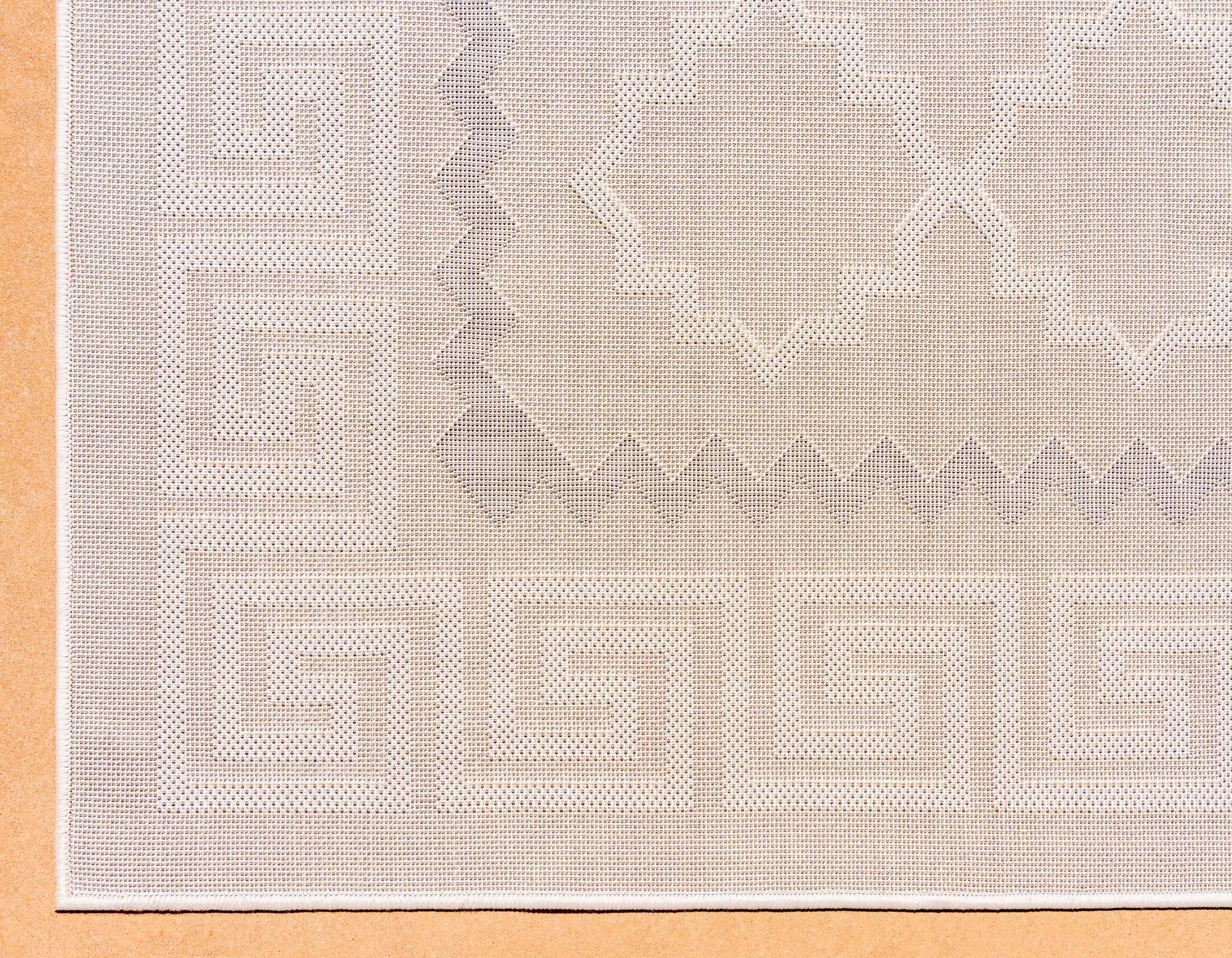 3' 3 x 5' Easy-Clean Lattice Indoor / Outdoor Rug