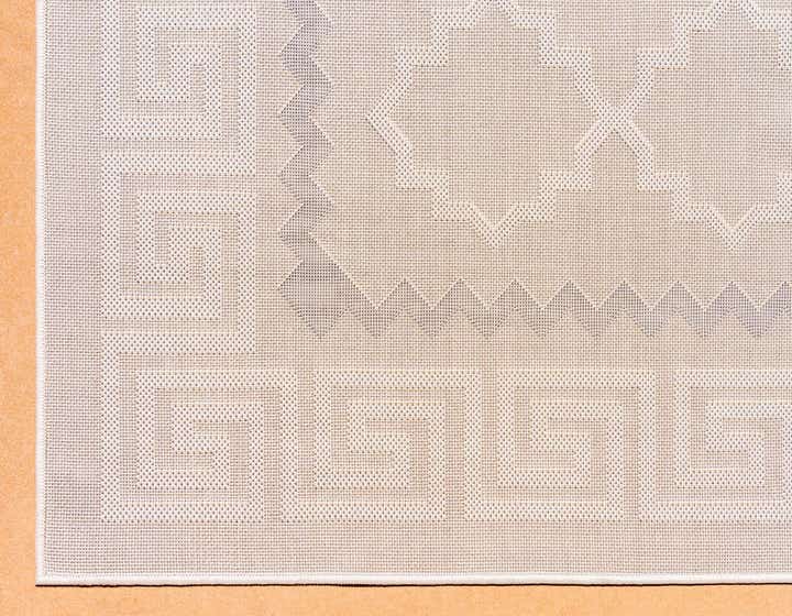 3' 3 x 5' Easy-Clean Lattice Indoor / Outdoor Rug